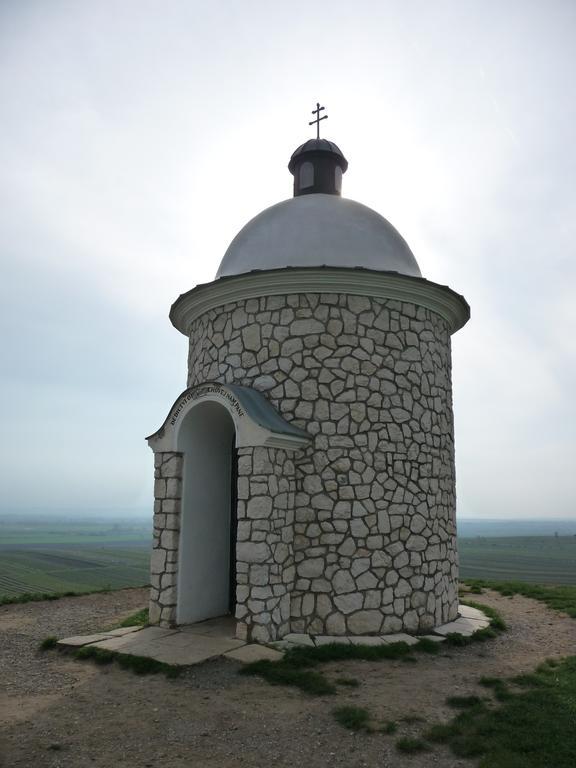 Penzion A Pizzerie Na Zalozne Kobyli Exterior photo